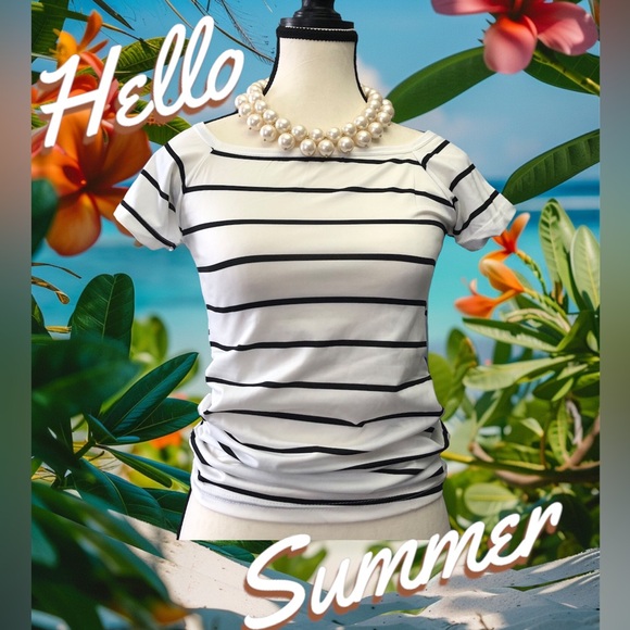 🏝️☀️Women’s print t-shirt navy☀️🏝️ - Picture 2 of 5